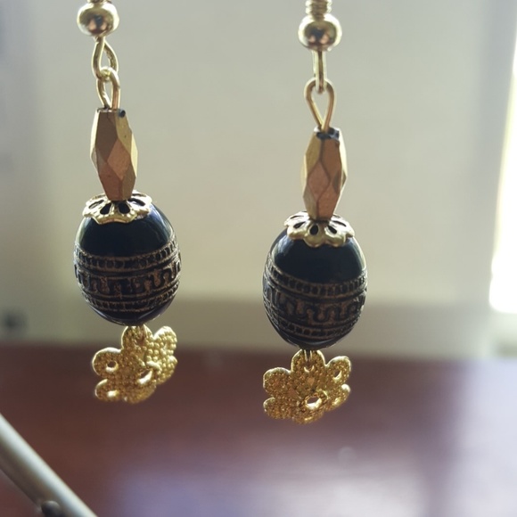 Women's earrings - Picture 2 of 2
